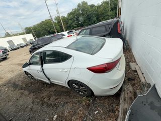 2018 Hyundai Elantra SEL - Exterior Rear Left Corner Image